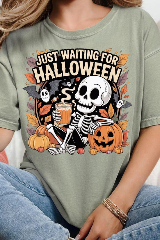 Funny Skeleton Pumpkin Shirt, Spooky Fall Graphic Shirt, Retro Halloween T-Shirt for Her.